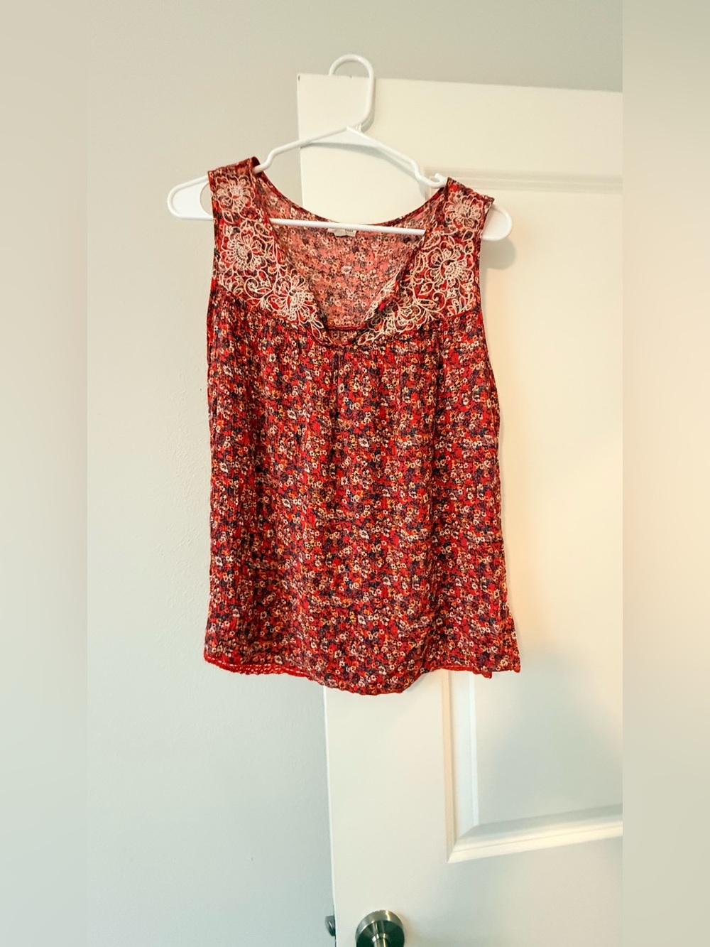 Red Floral Lace-Trim Sleeveless Camisole - Picture 2 of 8